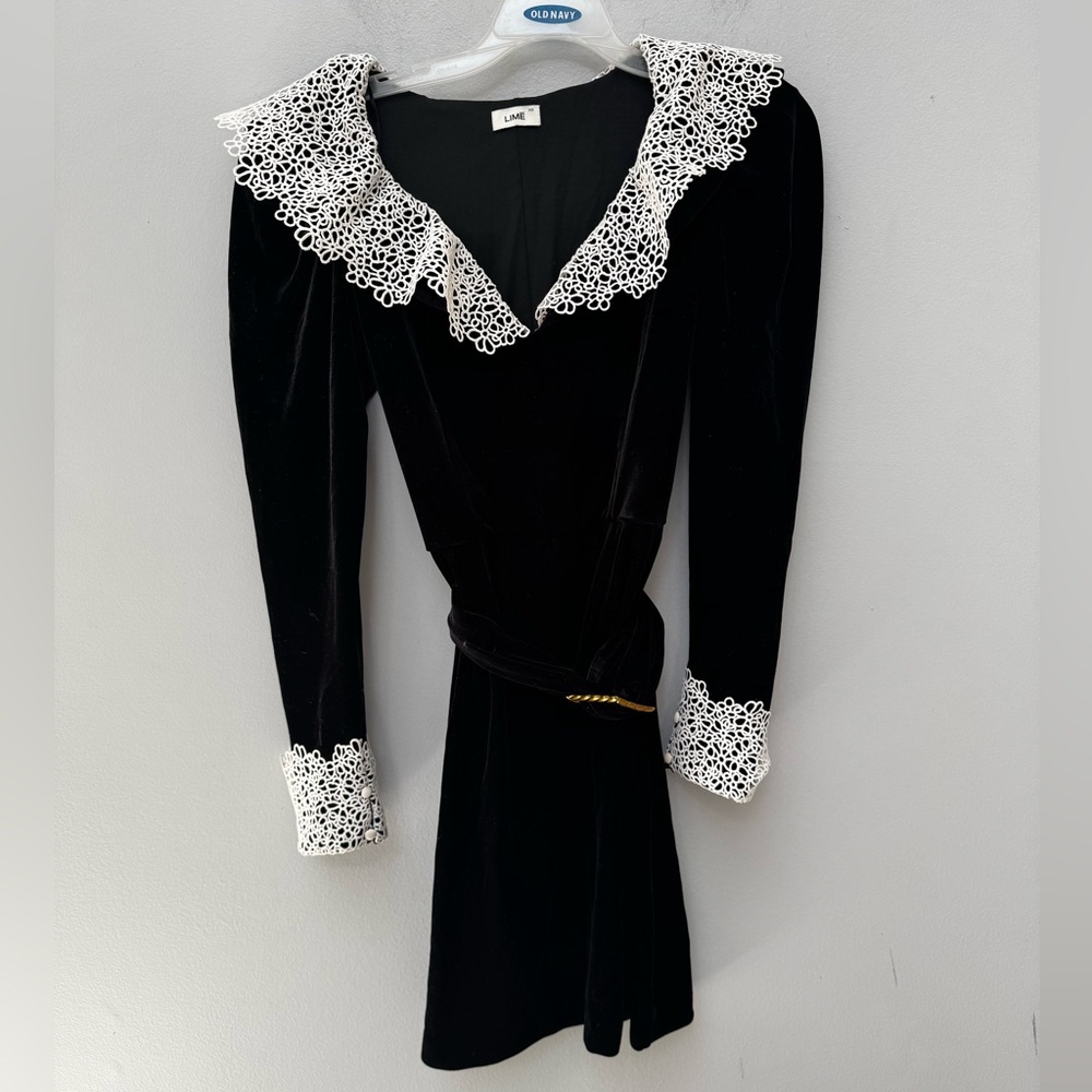 LIME Black Velvet Long Sleeve Mini Dress in XS